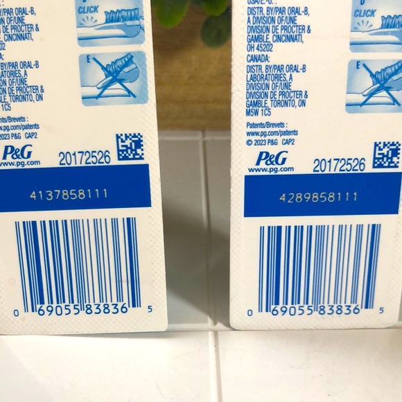 Oral-B Deep Clean Toothbrush Heads - Picture 3 of 3